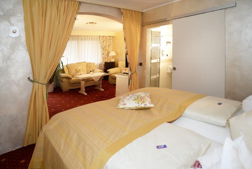 Hotel Krone Igelsberg Фройденштадт Екстер'єр фото