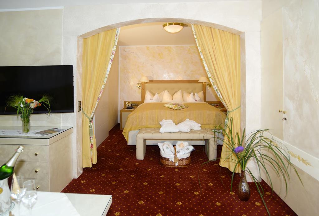 Hotel Krone Igelsberg Фройденштадт Екстер'єр фото